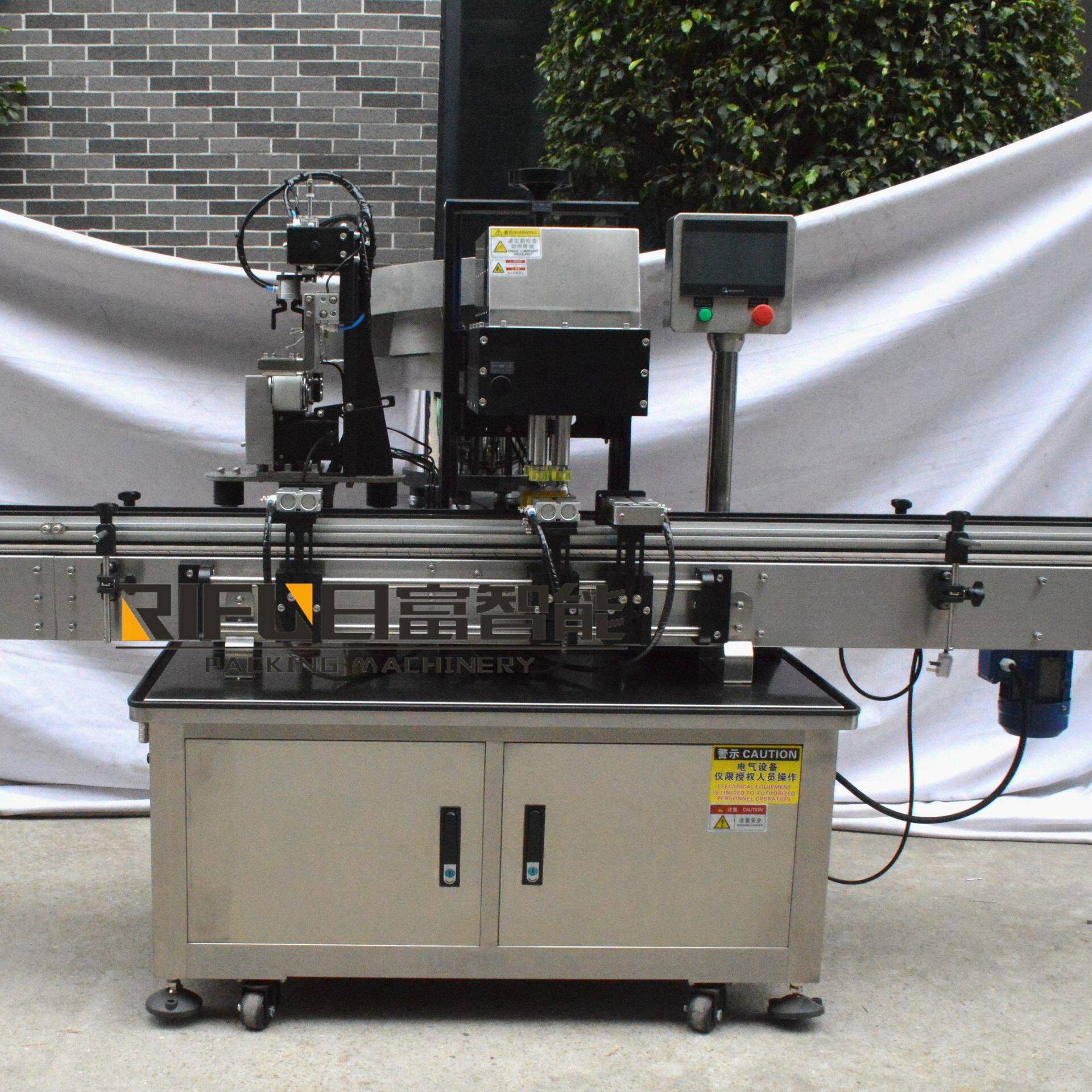 洗衣液自动上盖旋盖机 洗发水自动上盖设备 日化灌装生产线