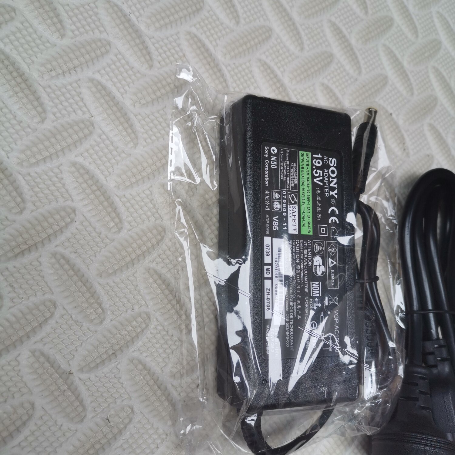 SONY索尼VPCEH-111T VPCCA-112T笔记本电脑适配充电器线19.5V4.7A