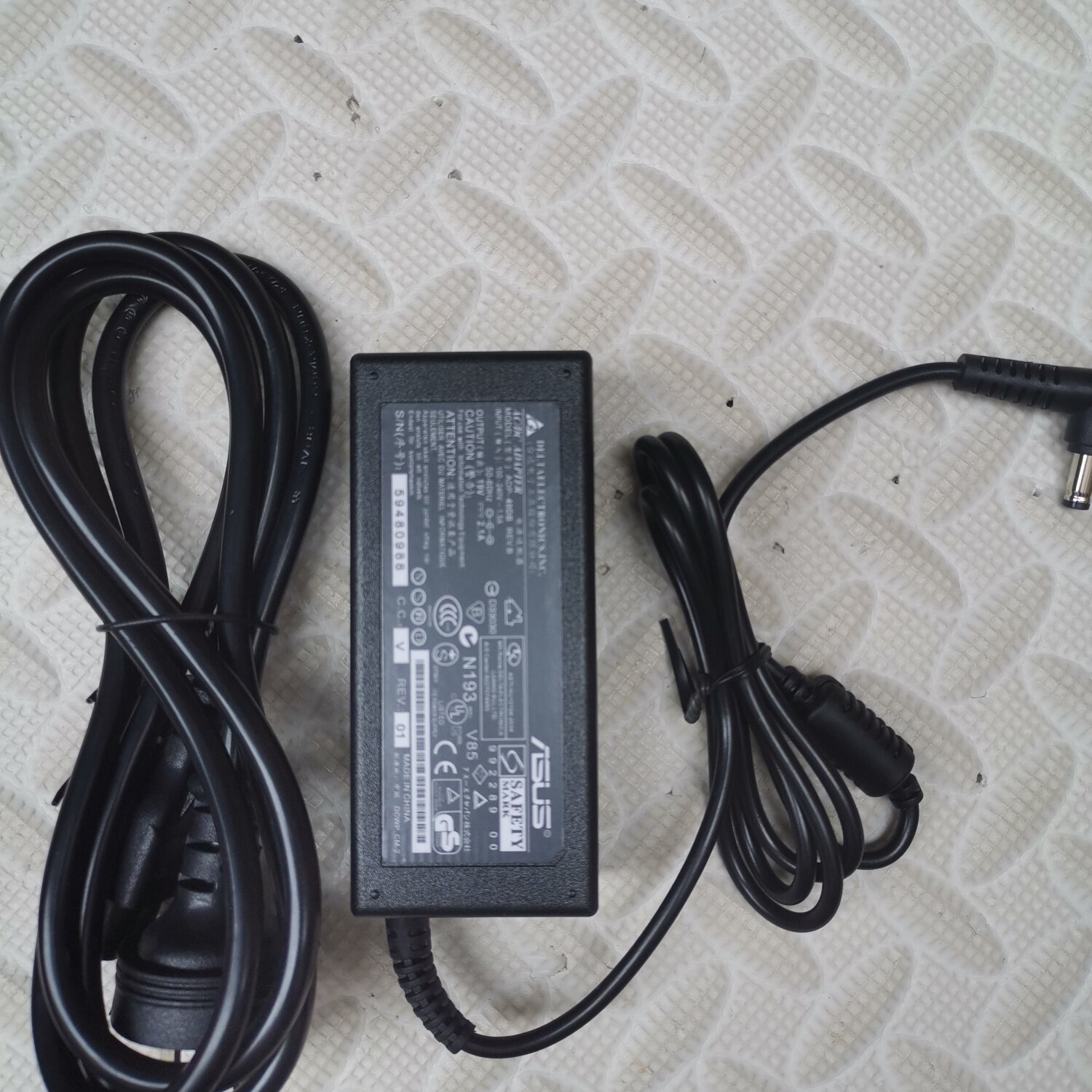 华硕LCD液晶显示器电源适配器MS246H MS202D ML239H充电器19V2.1A