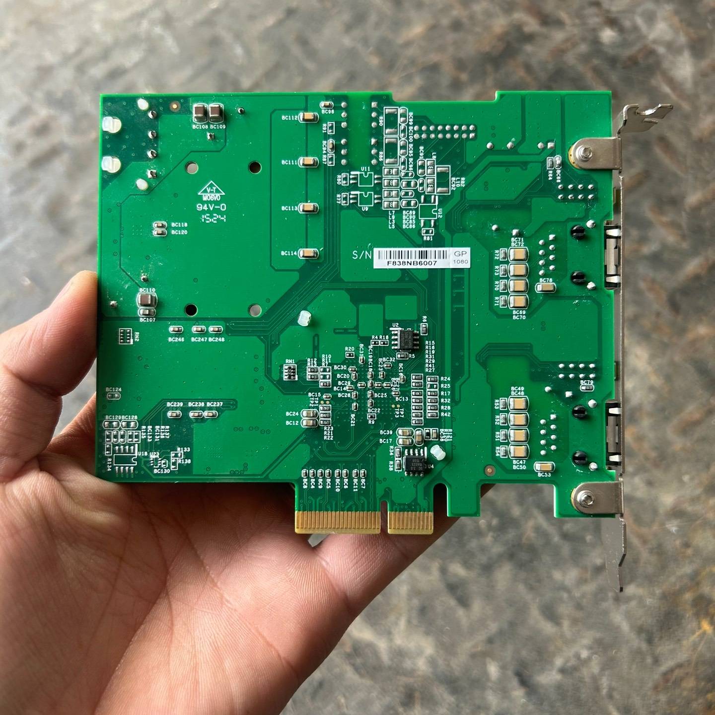 凌华PCIe-POE 51-18502-0A20图议价 也可为维修！！