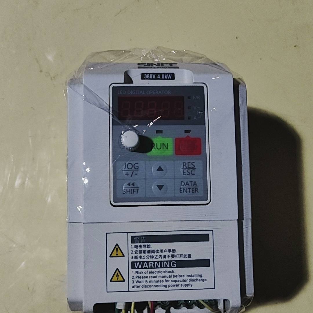 正弦变频器EM100-4R0-3B,4.0k议价 也可为维修！！
