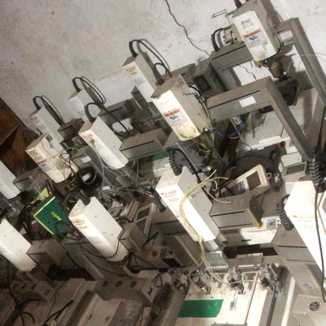 车乐美J R2403 N点胶机议价 也可为维修！！