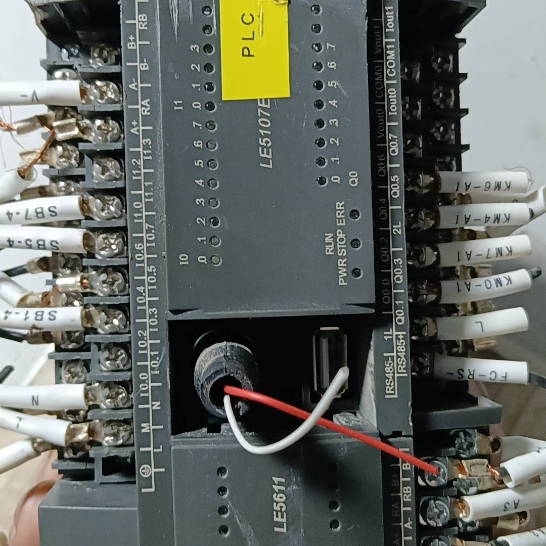 和利时PLC  LE5107E 一个。议价 也可为维修！！