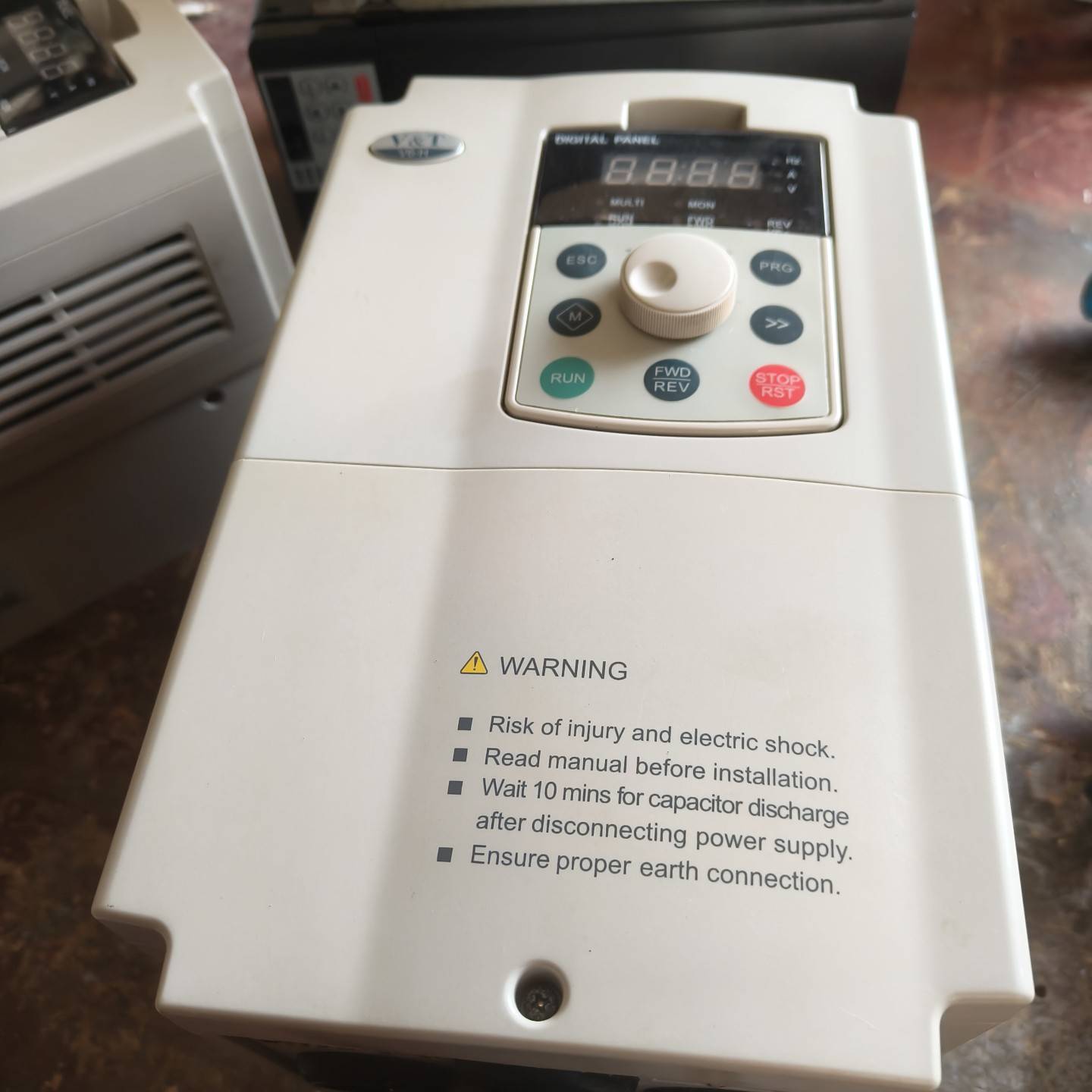 蓝海华腾变频器V6-H-4T5.5G议价 也可为维修！！