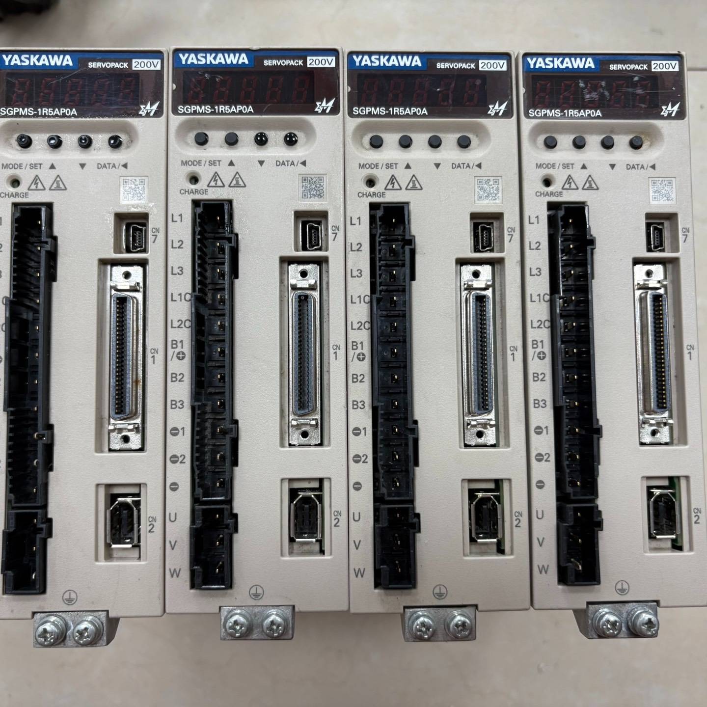 安川 SGPMS-1R5AP0A 450W伺服议价 也可为维修！！
