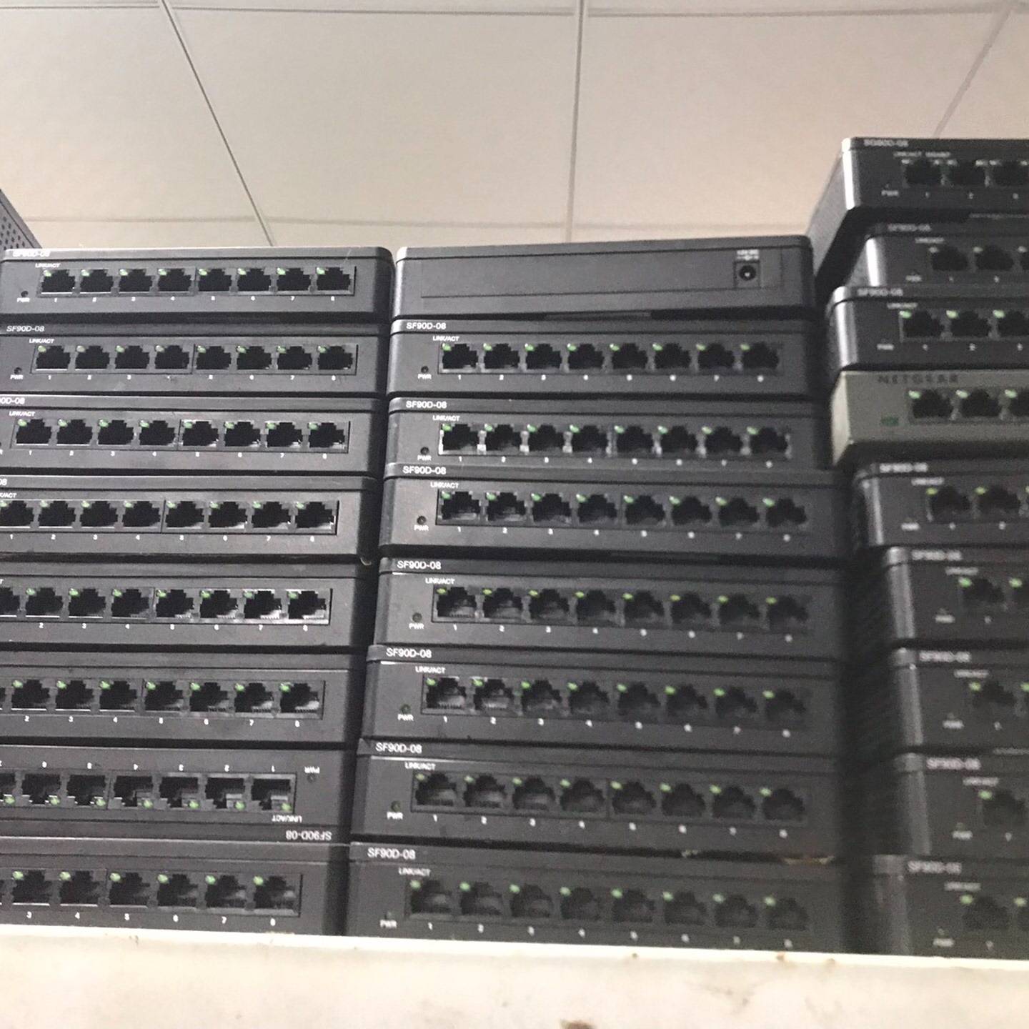 8口百兆交换机，SF90D-08议价 也可为维修！！