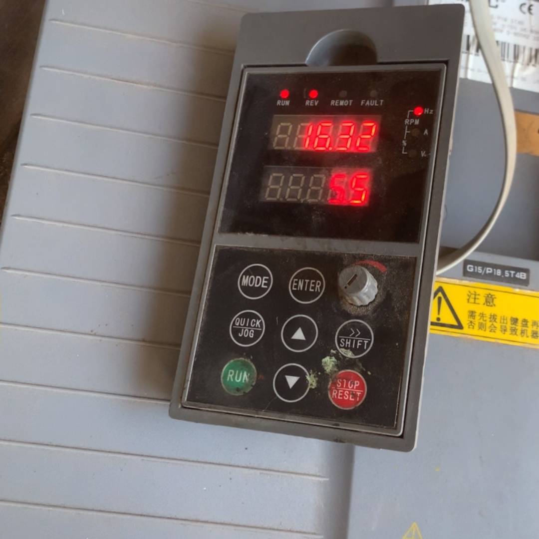 深川(CHiNSC)变频器SVF-G7-G1议价 也可为维修！！