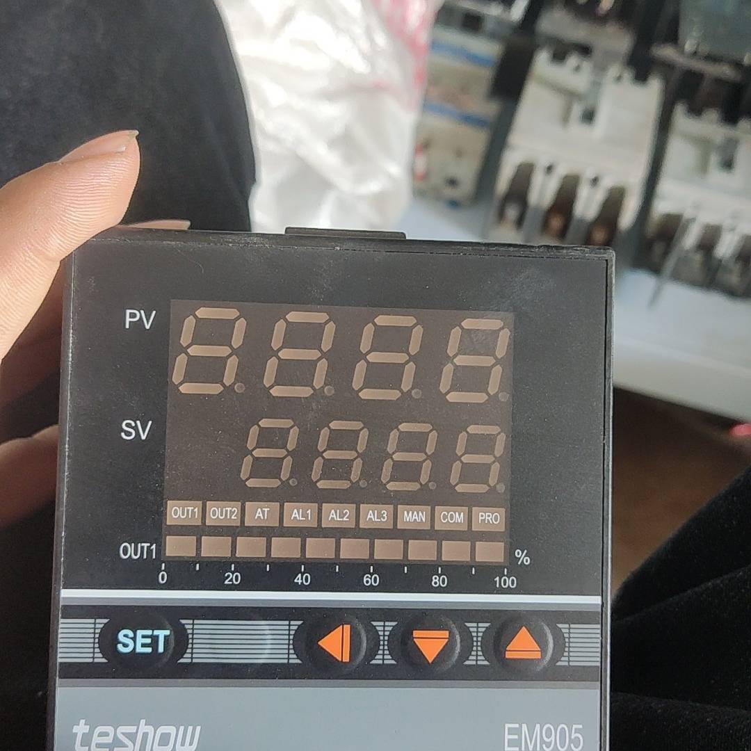 台松温控器    EM905-520-K4议价 也可为维修！！