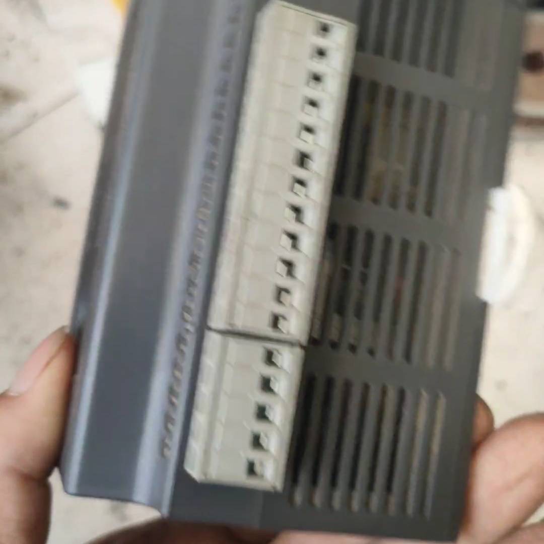 台达DVP24ES2   PLC一台，成议价 也可为维修！！