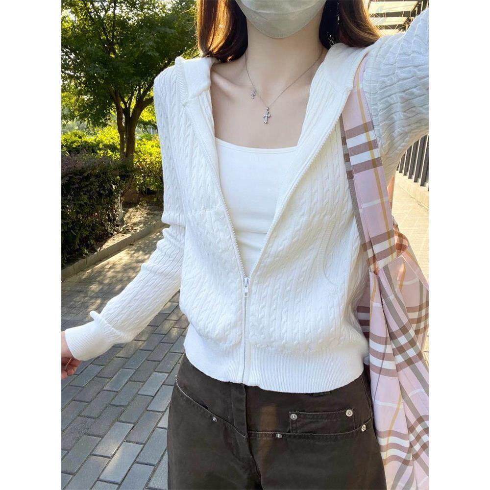 白色麻花修身连帽针织开衫女秋季韩系气质独特超好看拉链外套短款