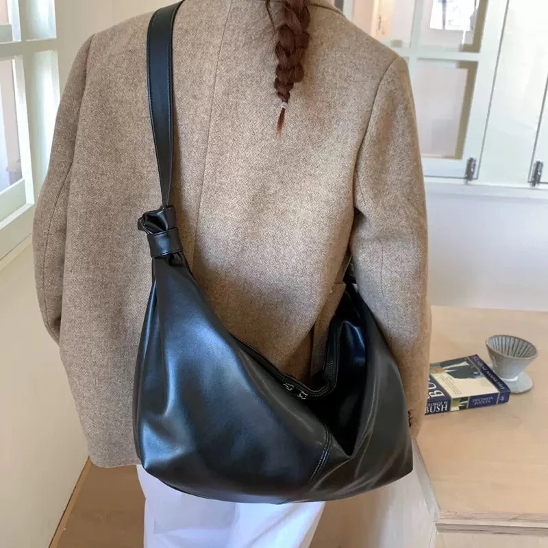 【银角大王】新款百搭饺子包！大容量单肩斜挎褶皱设计通勤包