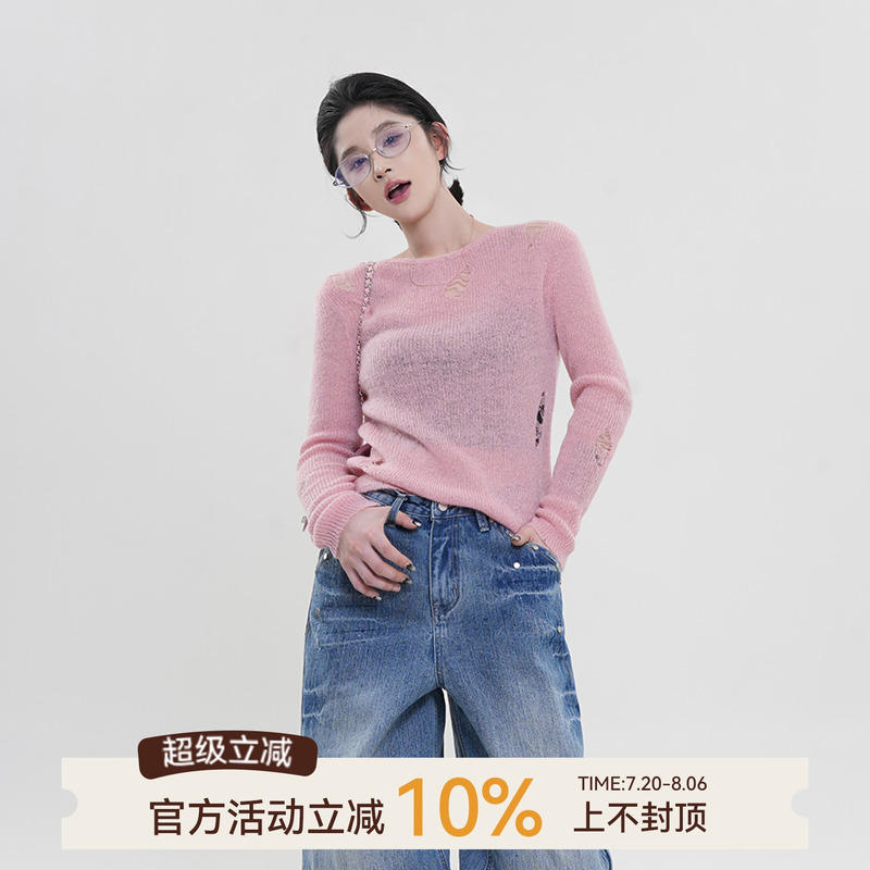 吴童童微透圆领设计感长袖针织衫