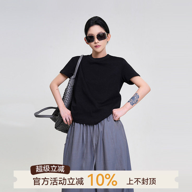 吴童童圆领正肩修身短袖T恤图片