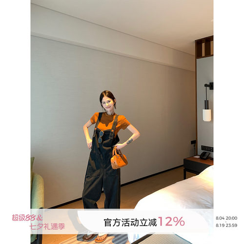 吴童童含莱赛尔黑色阔腿背带裤