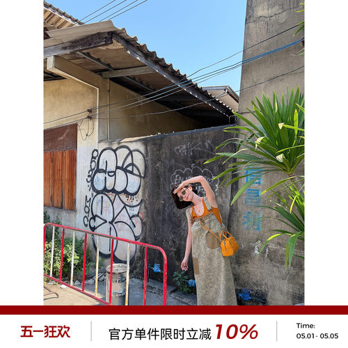 吴童童灰绿色直筒牛仔背带连衣裙