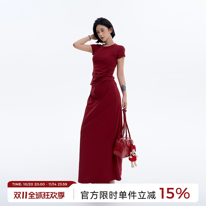 吴童童褶皱圆领收腰短袖连衣裙