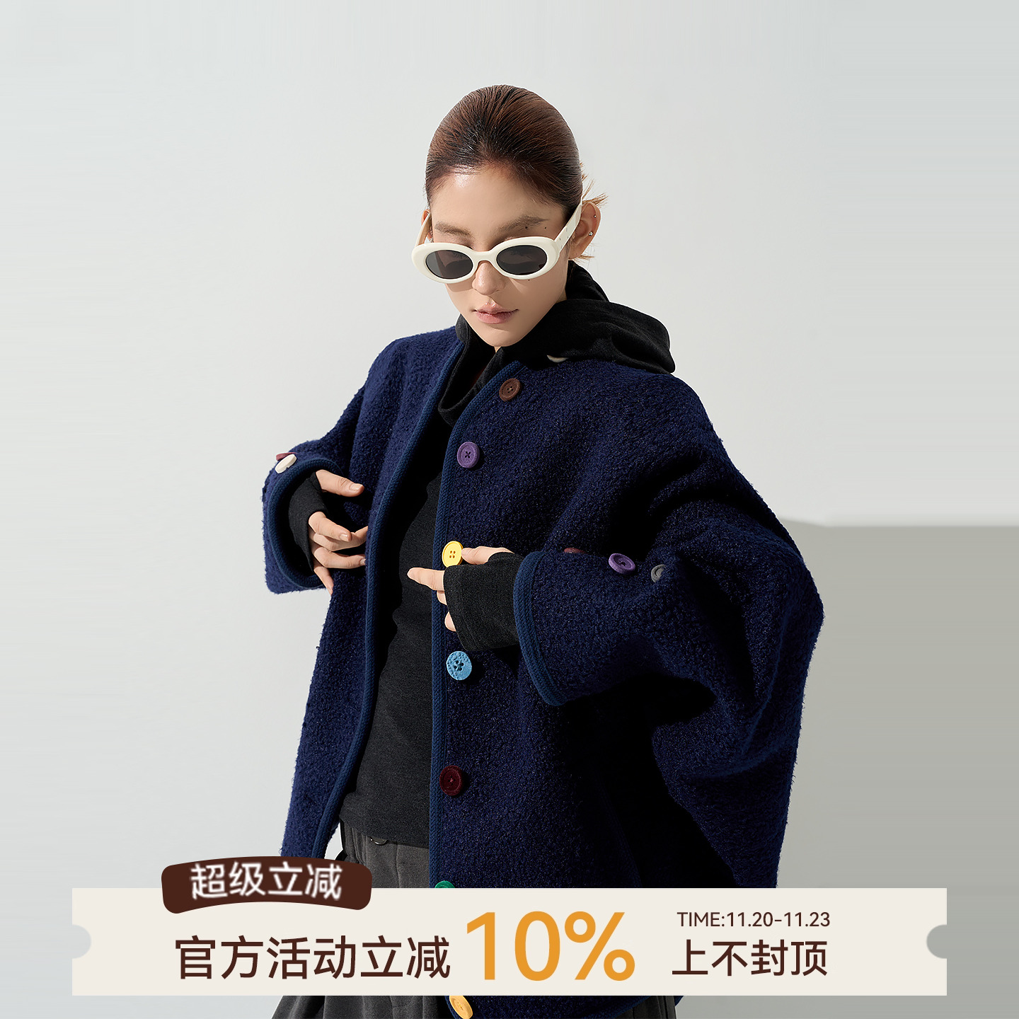 吴童童藏青色彩扣摇粒绒长袖外套