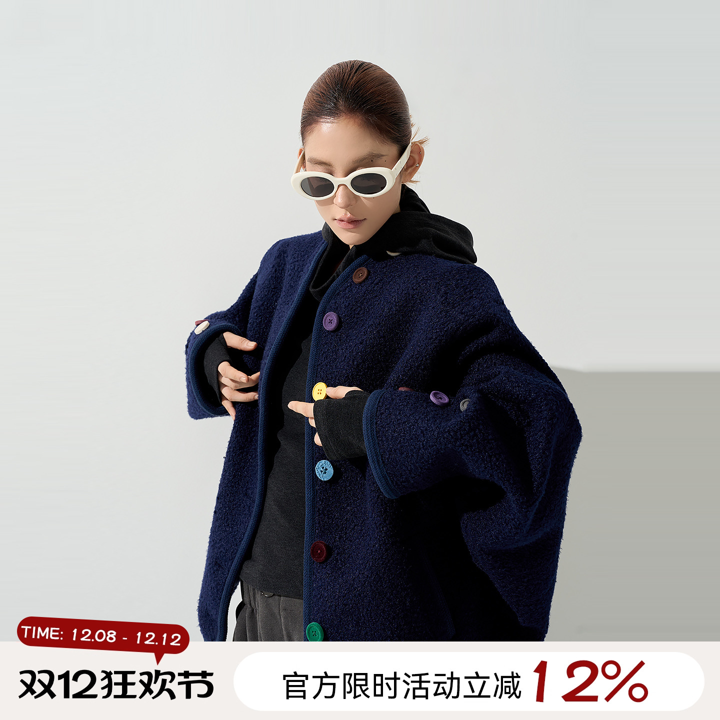 吴童童藏青色彩扣摇粒绒长袖外套