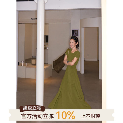 吴童童圆领收腰短袖a字连衣裙