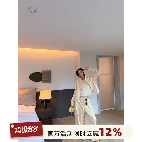 吴童童连帽正肩长袖卫衣外套