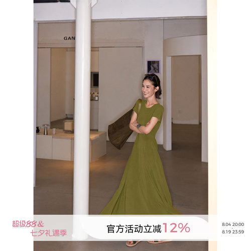 吴童童圆领收腰短袖a字连衣裙