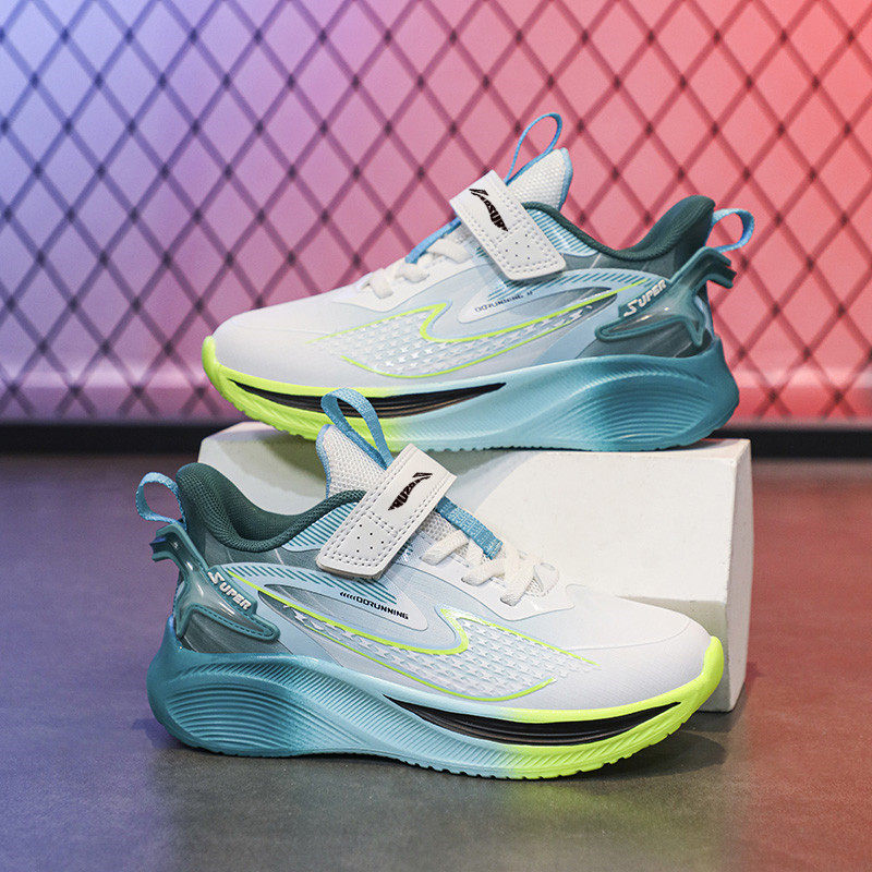 赤兔男童鞋皮面防水软底轻便跑鞋