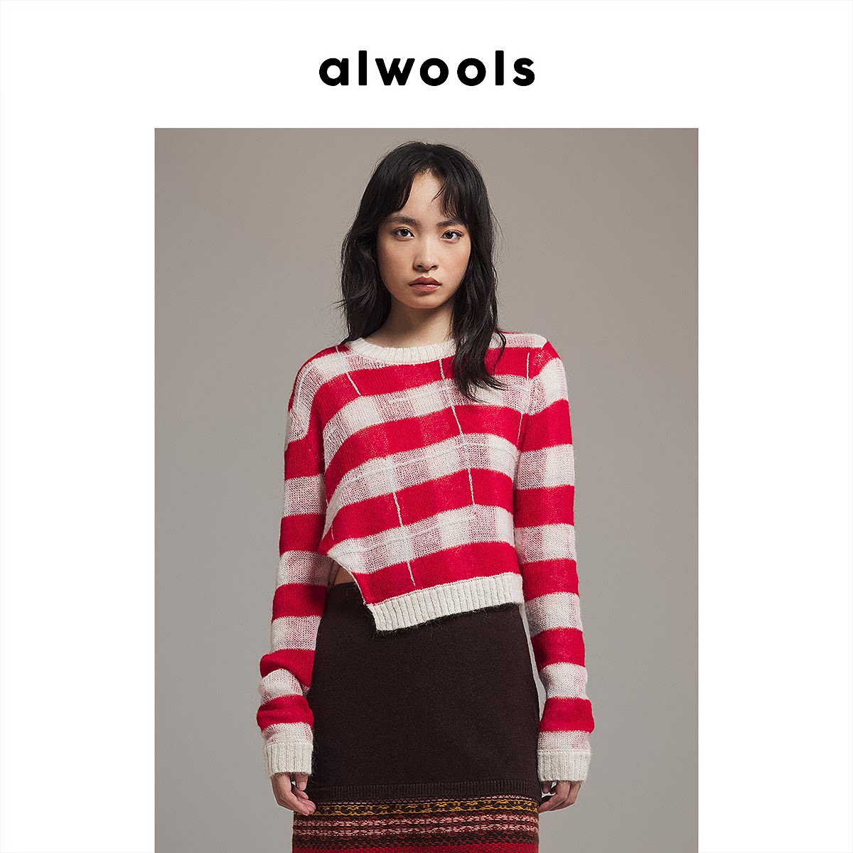 ALWOOLS2026早春新品胶囊格纹斜开衩针织套头衫