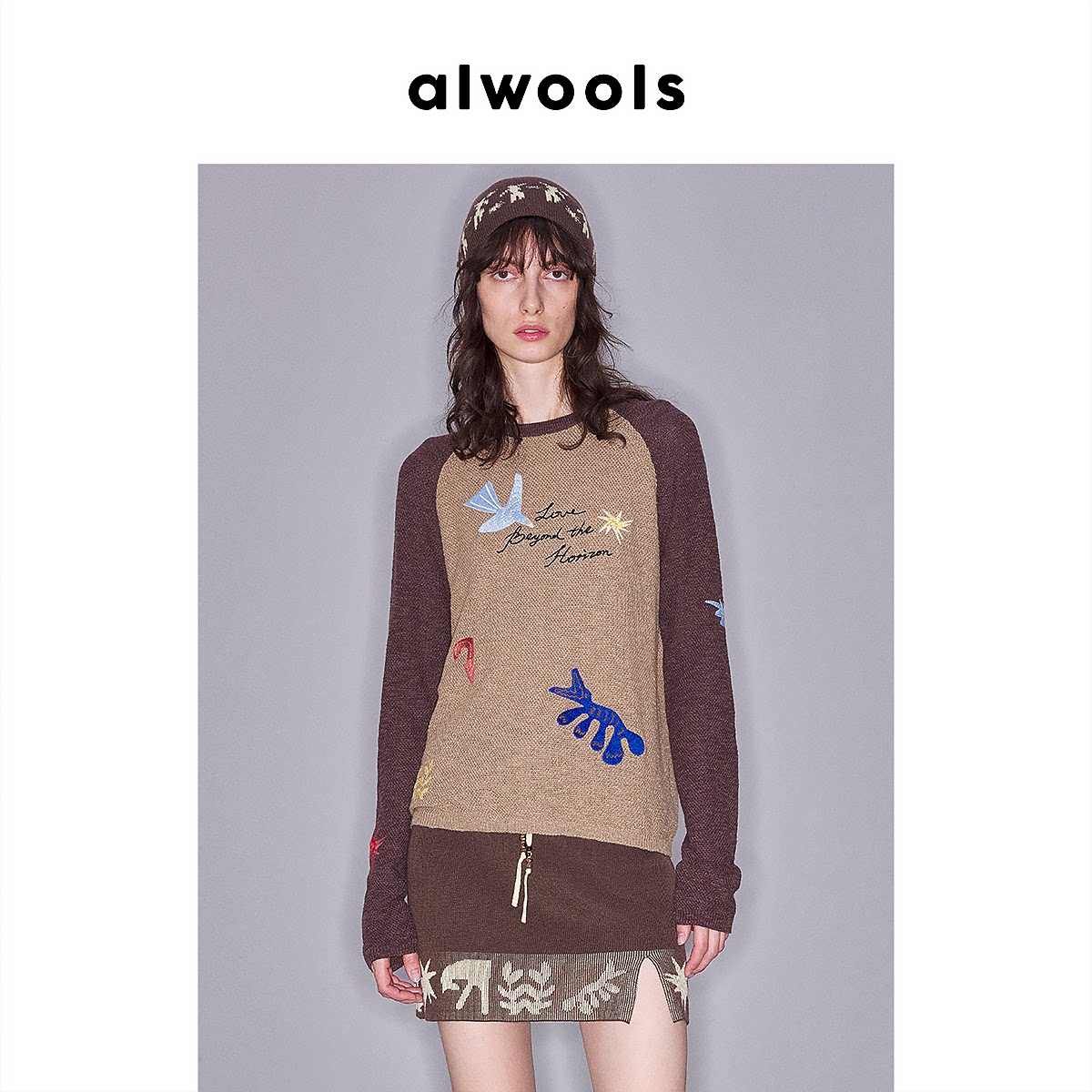 ALWOOLS秋冬新品图腾撞色绣花针织插肩袖套头衫