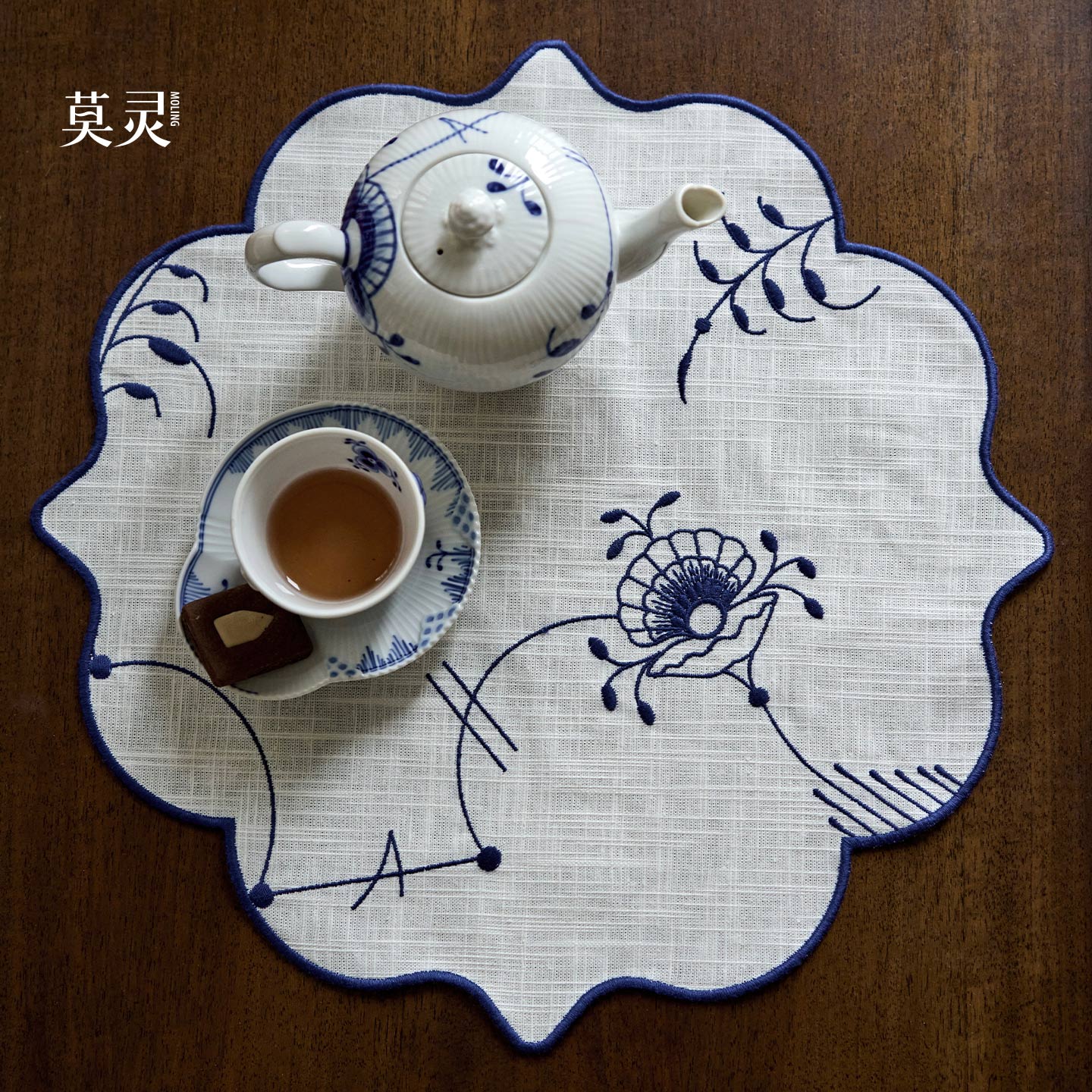 棉麻唐草绣花餐垫餐桌布艺图片