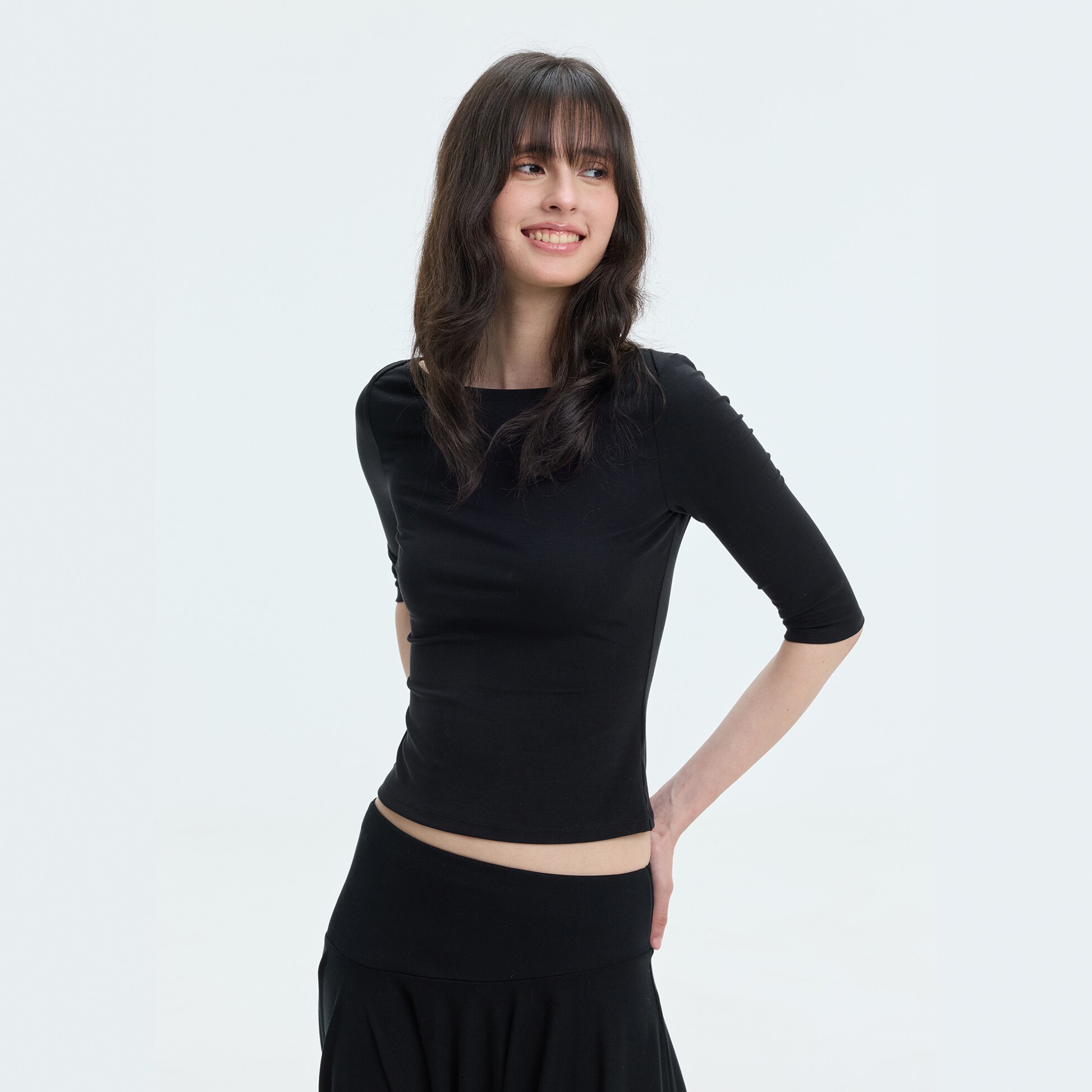 【送运费险】黑色船领中袖T恤女图片