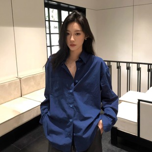 老钱风松弛感宝蓝色衬衫女秋季宽松休闲叠穿通勤衬衣气质长袖上衣