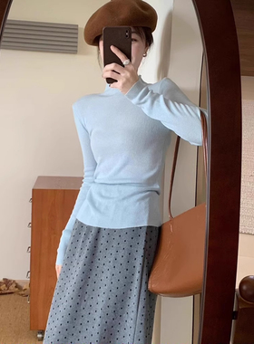 正肩奶蓝色半高领针织打底衫女秋冬套头软糯毛衣修身内搭长袖上衣