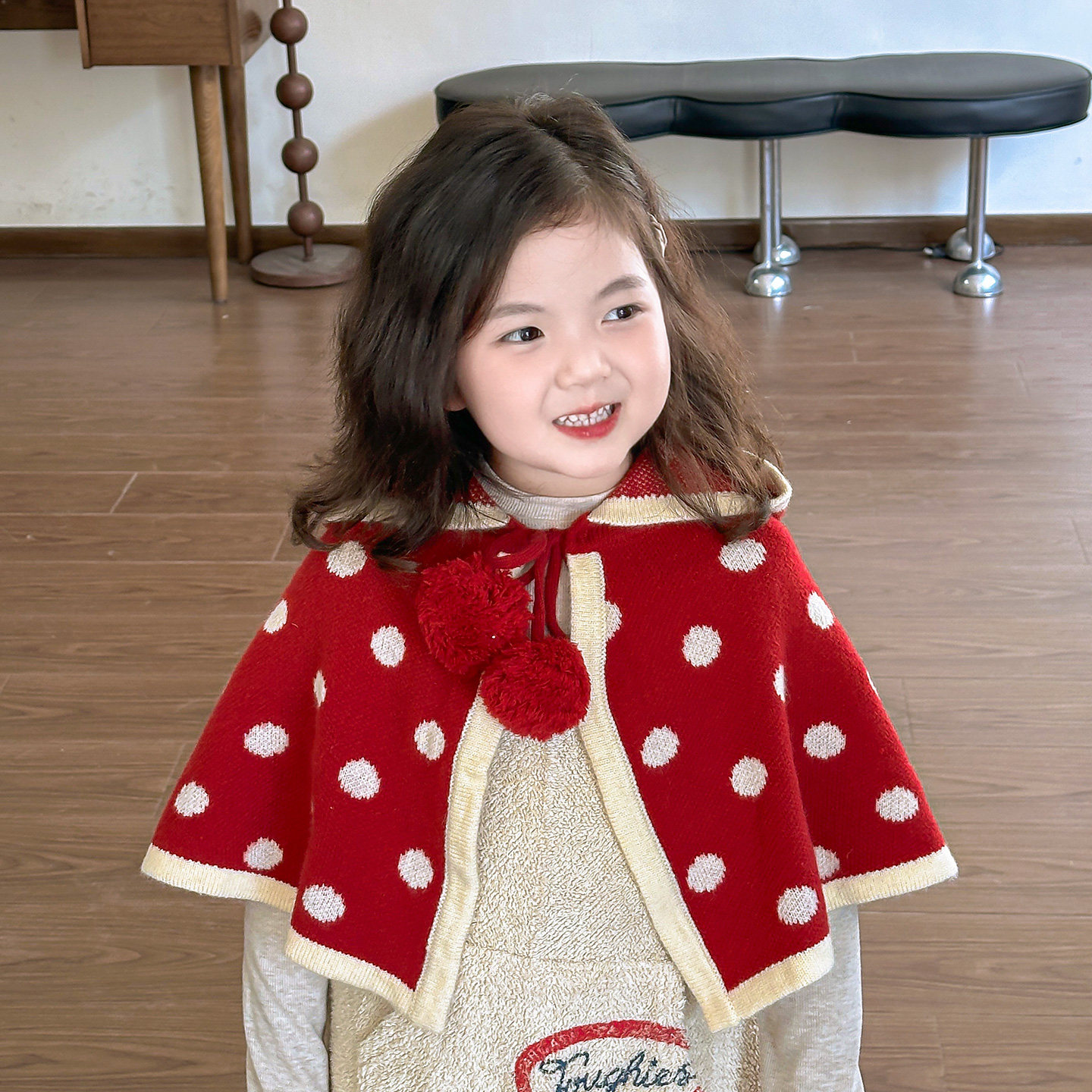 儿童甜美波点球球斗篷宽松红色披风外搭秋冬女童2025新款针织披肩