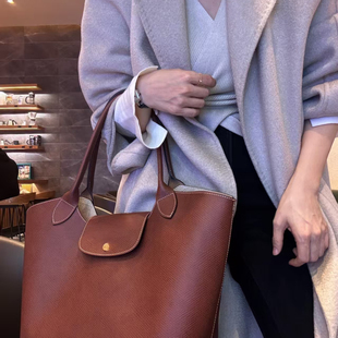 大元宝棕色牛皮托特包女士通勤单肩包简约大容量手提包时尚水桶包