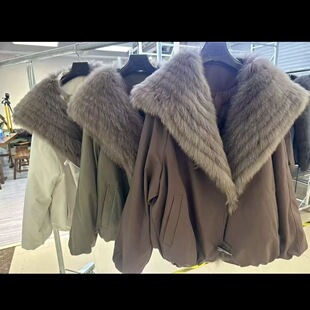 女士真毛领大狐狸毛领派克风牛角扣羽绒服女冬季保暖羽绒外套