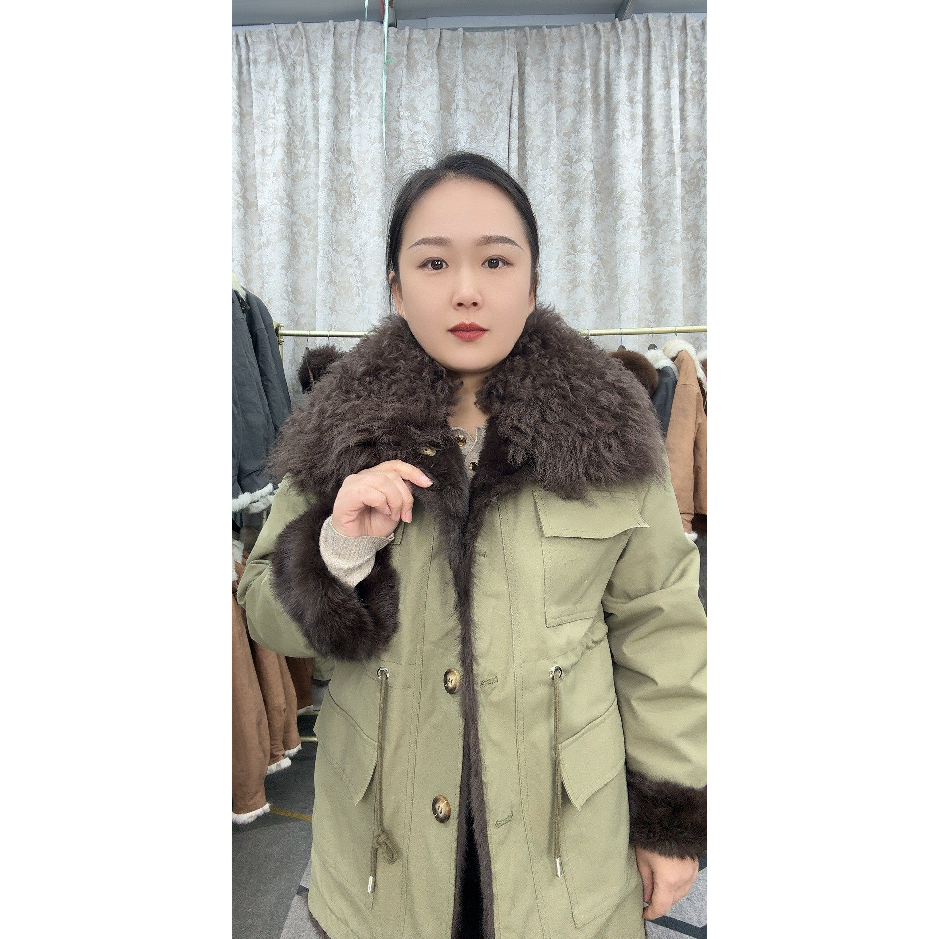 2025兔皮毛一体外套女中长款过膝加厚保暖皮草大衣配备大羊皮领