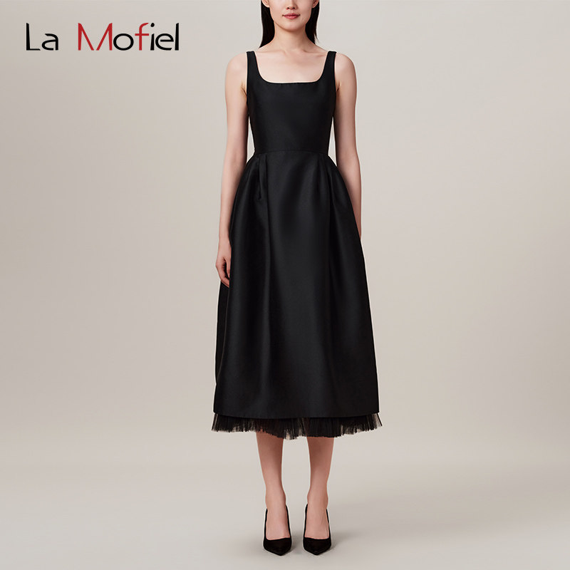 La Mofiel/蓦霏【刘彦池同款】网纱装饰下摆收腰黑色吊带连衣裙