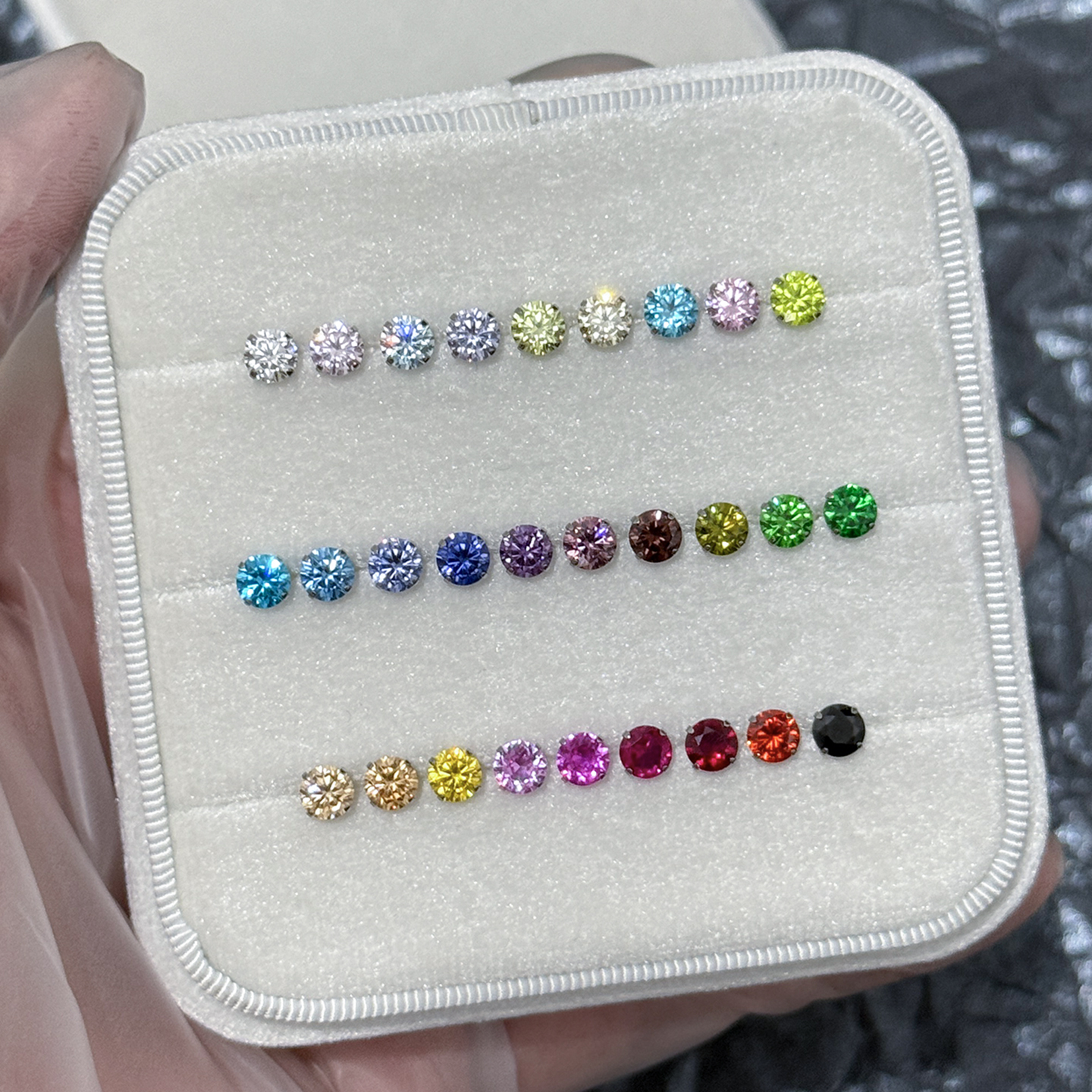 爆闪5A锆石医用钛合金耳钉耳骨耳蜗养耳防过敏碗底内螺纹灭菌发货