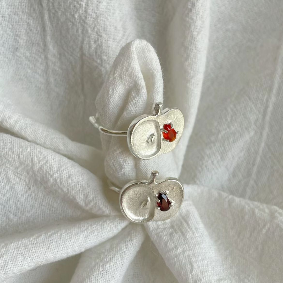 个性风宝石苹果戒指女百搭镶嵌宝石设计感气质开口可调节指环