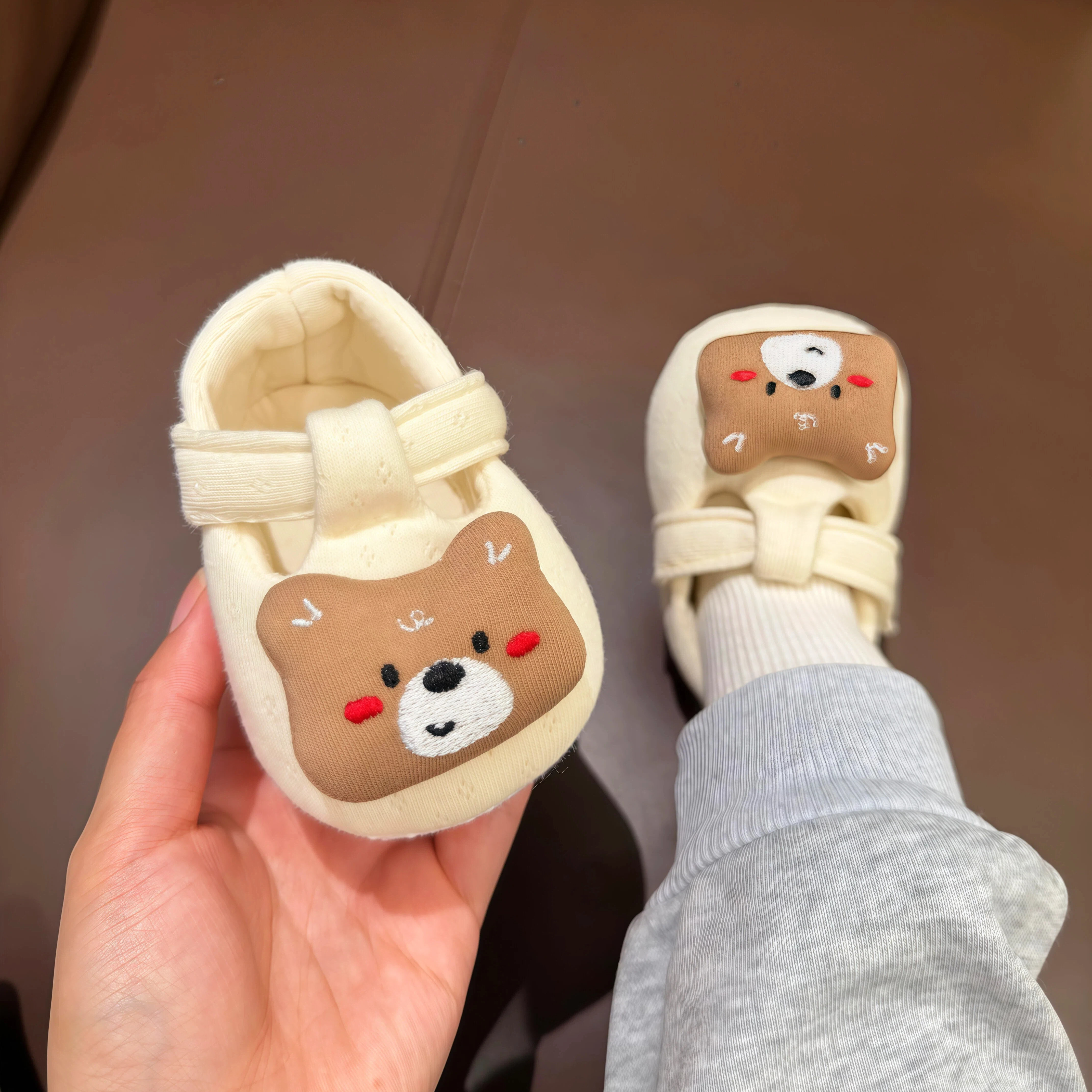 宝宝鞋子小月龄0-6个月学步鞋婴幼儿6-12个月软底鞋袜外出防滑秋