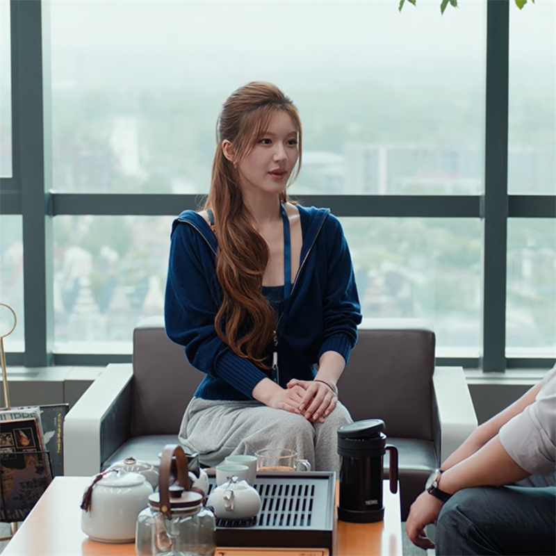 赵露思同款双拉链短款连帽卫衣