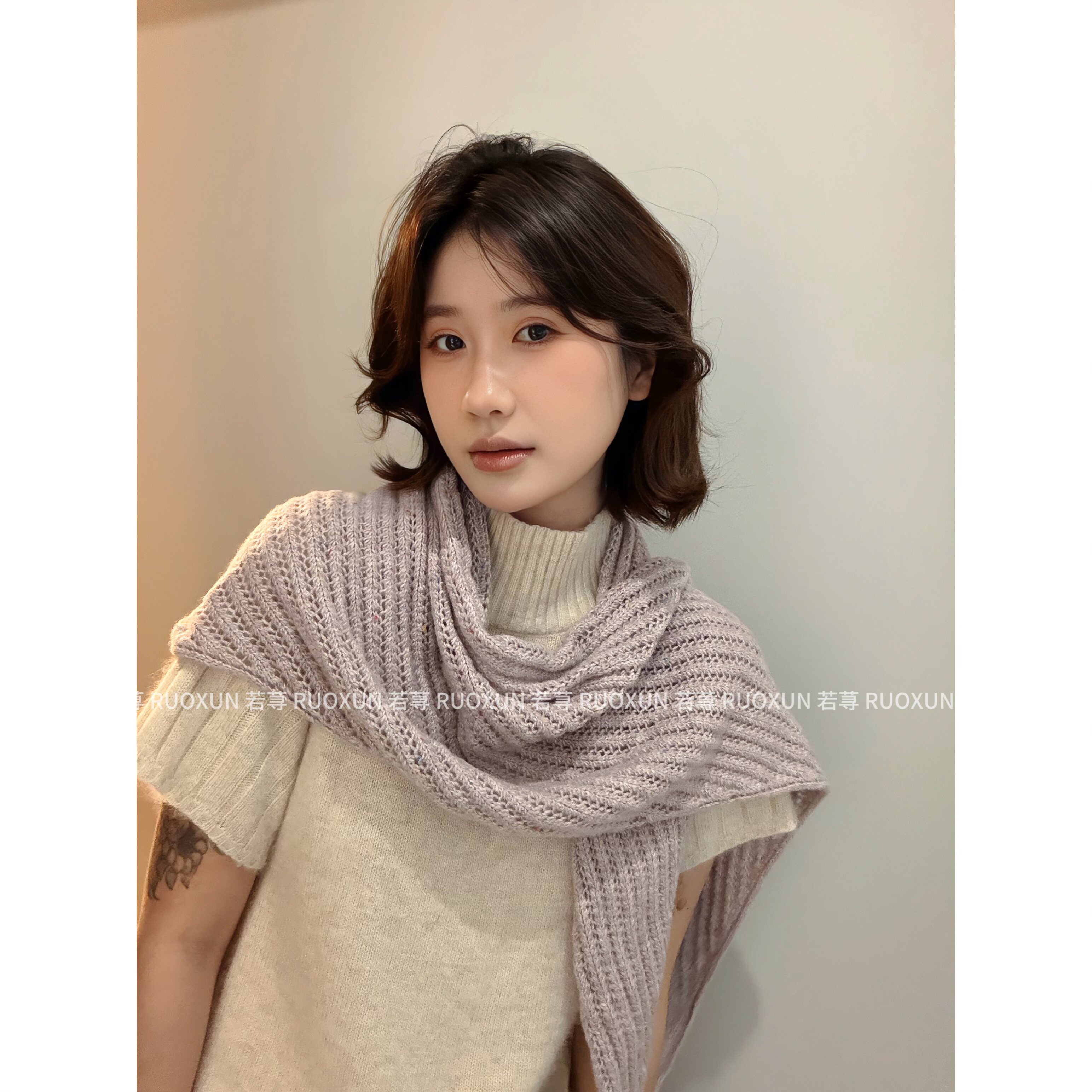 RuoXun尖顶三角针织披肩女柔软亲肤彩点围脖通勤文艺叠穿保暖围巾