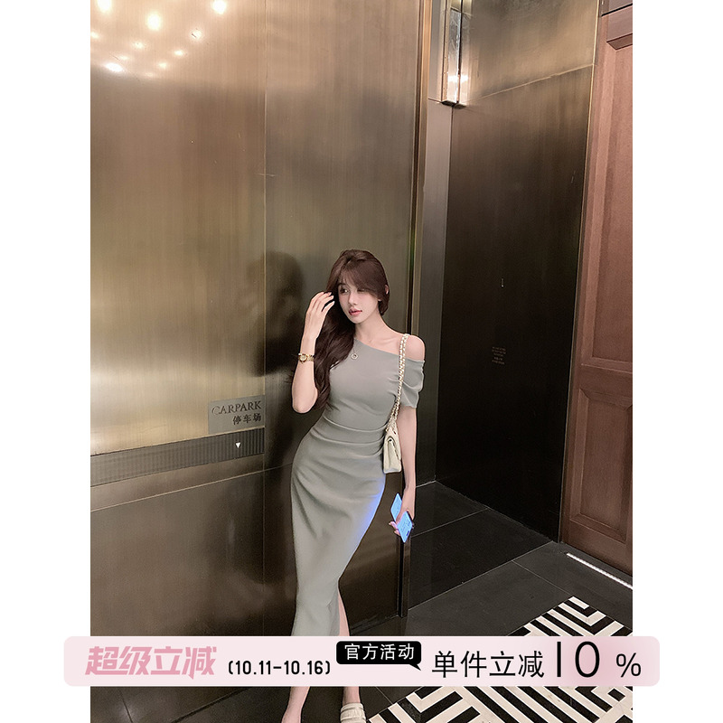 愉悦纯色斜肩短袖露肩包臀连衣裙