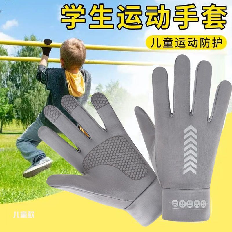 夏季户外儿童攀爬登山徒