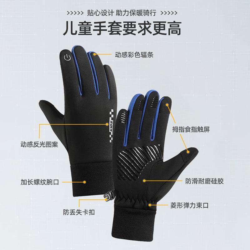 东北哈尔滨儿童打雪仗手