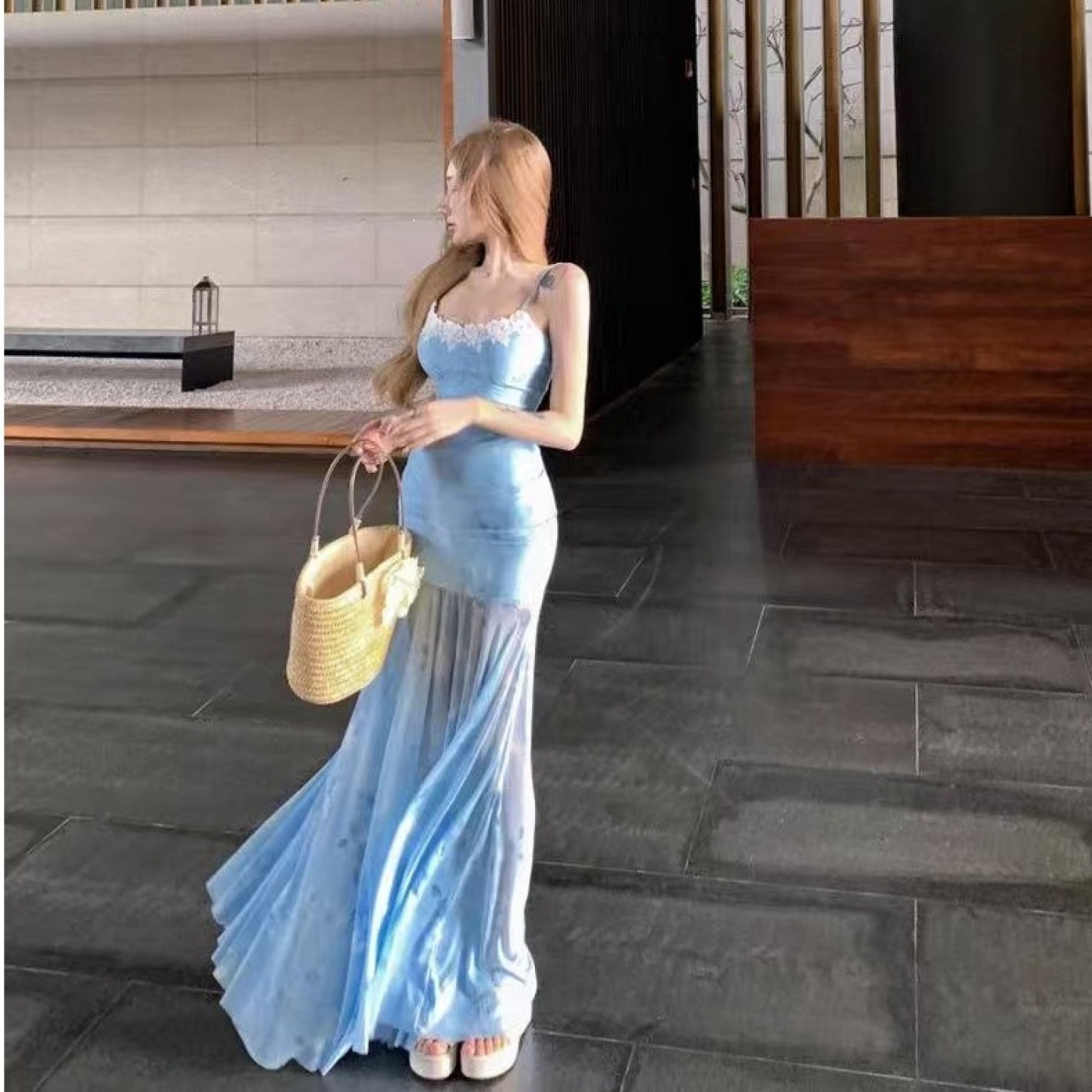 蕾丝拼接印花吊带连衣裙女夏季鱼