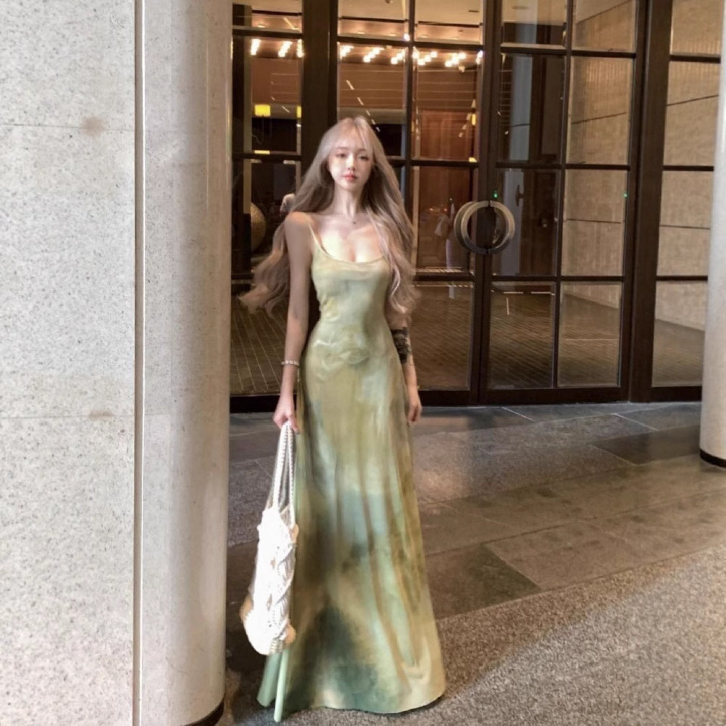 法式绿色晕染吊带连衣裙