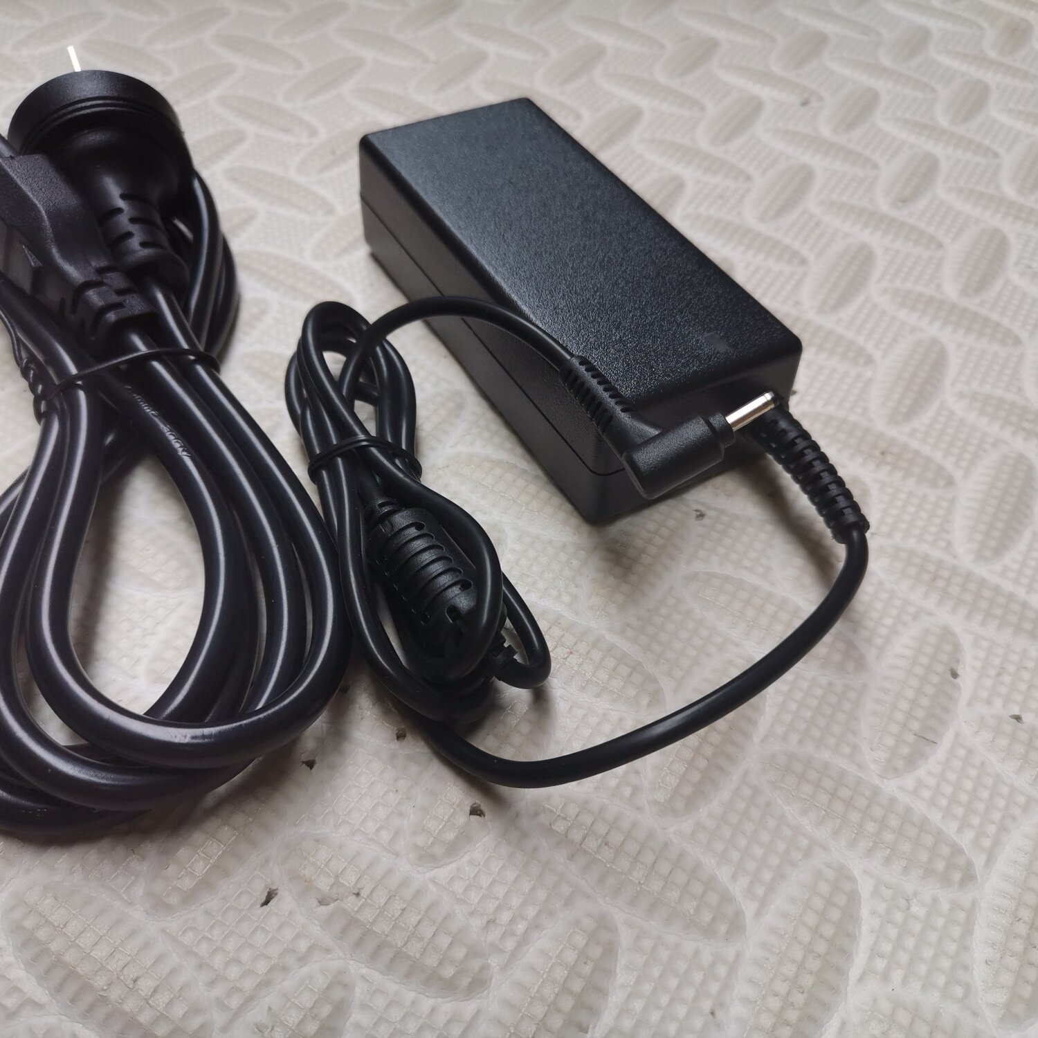 适用于东芝笔记本电源适配器19V2.37A45W充电T230 200 210Z30图片
