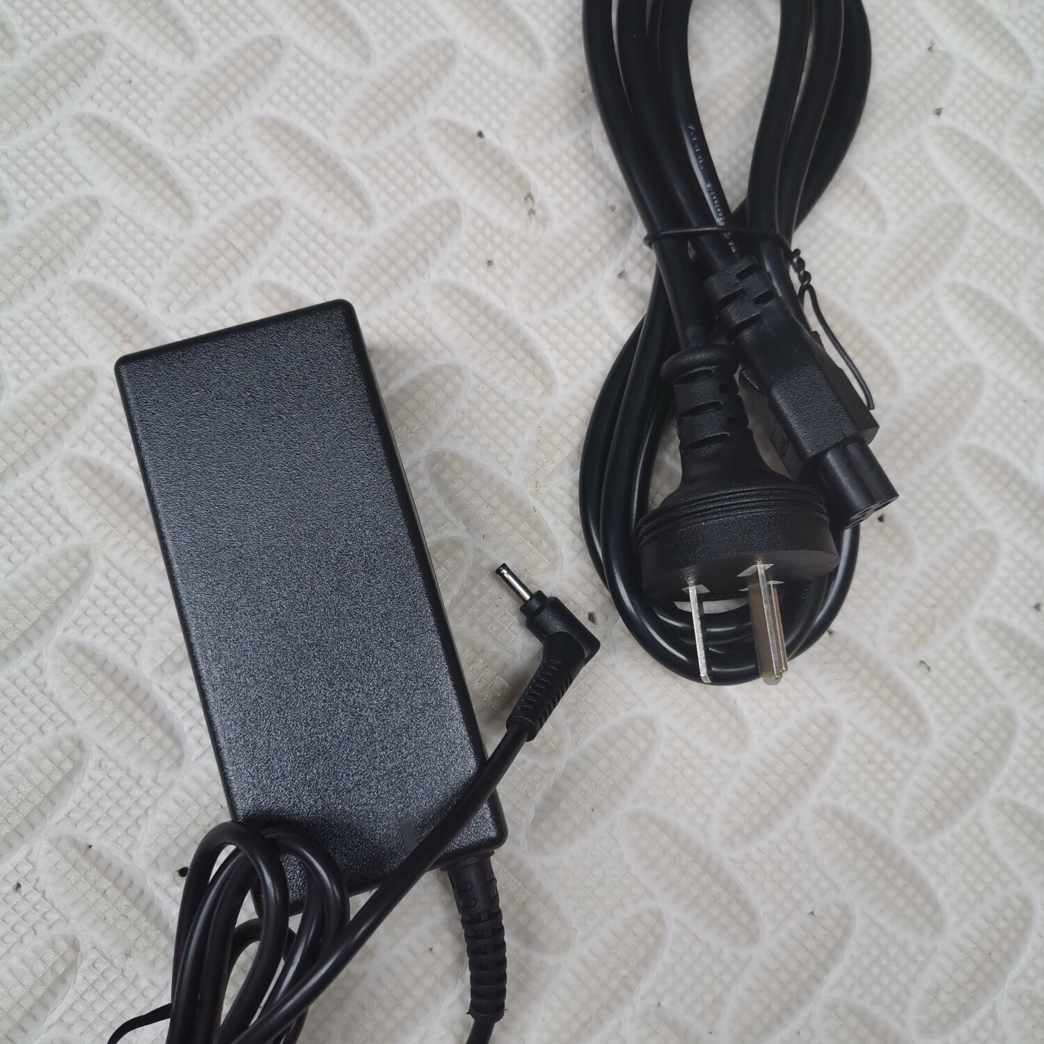 Acer宏基笔记本充电器19v3.42A4.74电源线65W90宏碁电脑适配器通