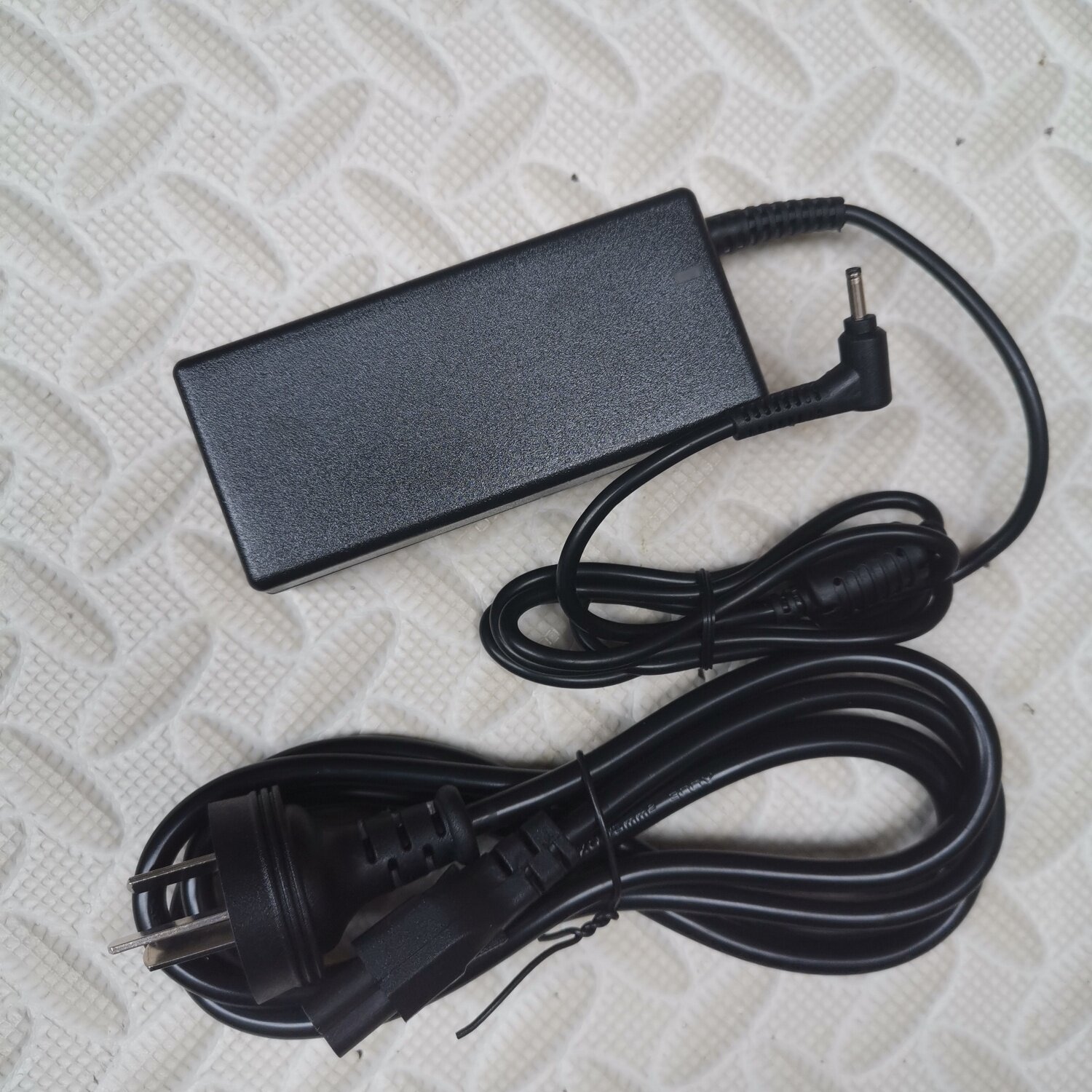 aoc显示器电源适配器19V1.31A/2.1A/2.37A/3.42A显示屏电源线通用